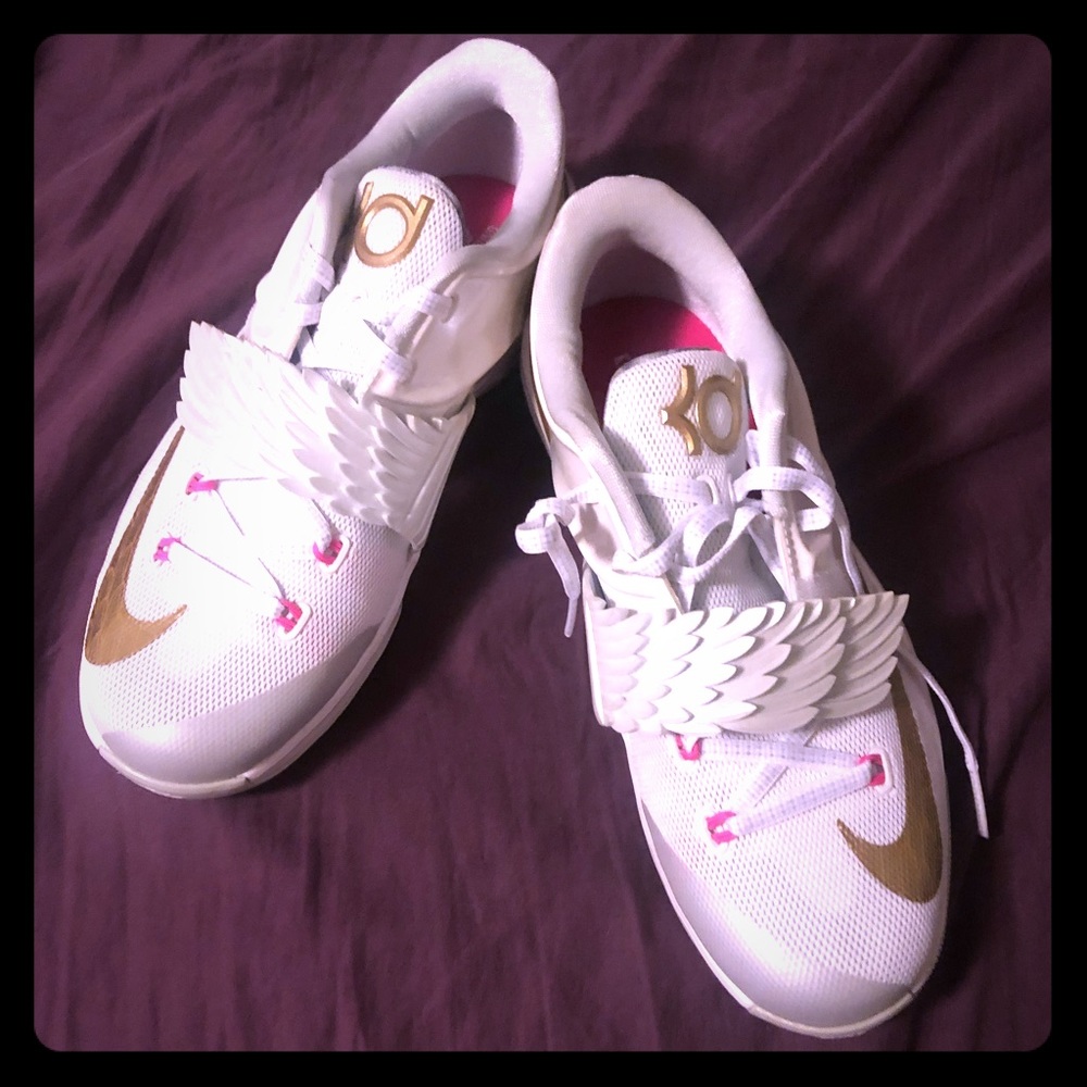 Kevin Durant aunt pearl shoes